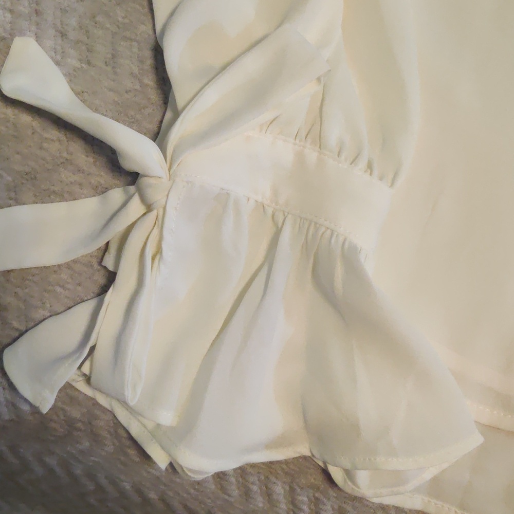 NWT Riley & Rae Cream Ruffle Blouse Size XS - Picture 5 of 9